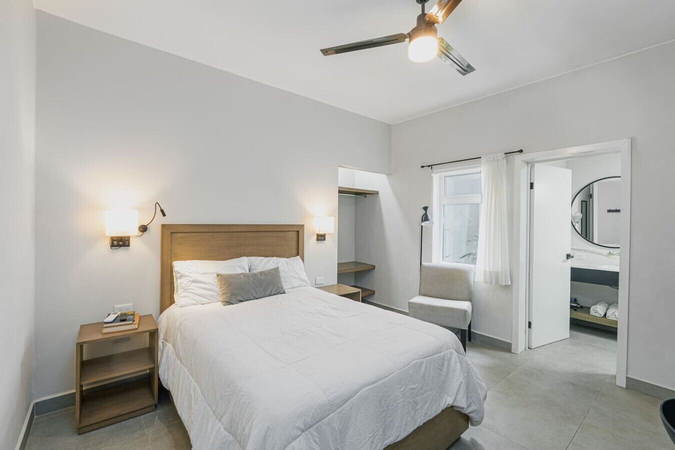 Desk, iron/ironing board, WiFi, bed sheets