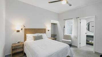 Desk, iron/ironing board, WiFi, bed sheets