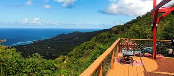 Romantic Hideaway 1-bedroom cottage with AC , a huge deck with an amazing view.