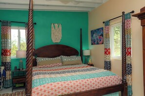 Room - Romantic Hideaway 1-bedroom cottage with AC , a huge deck with an amazing view. (kingshill)