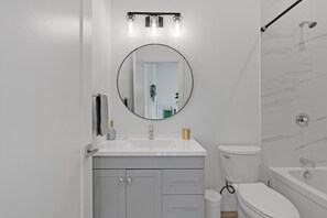 Hårtørrer, håndklæder, Sæbe, Toiletpapir