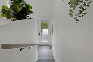 Interior - Chic Bespoke 4BR Home: King Beds&Fully Fenced Bkyd (Clarington)