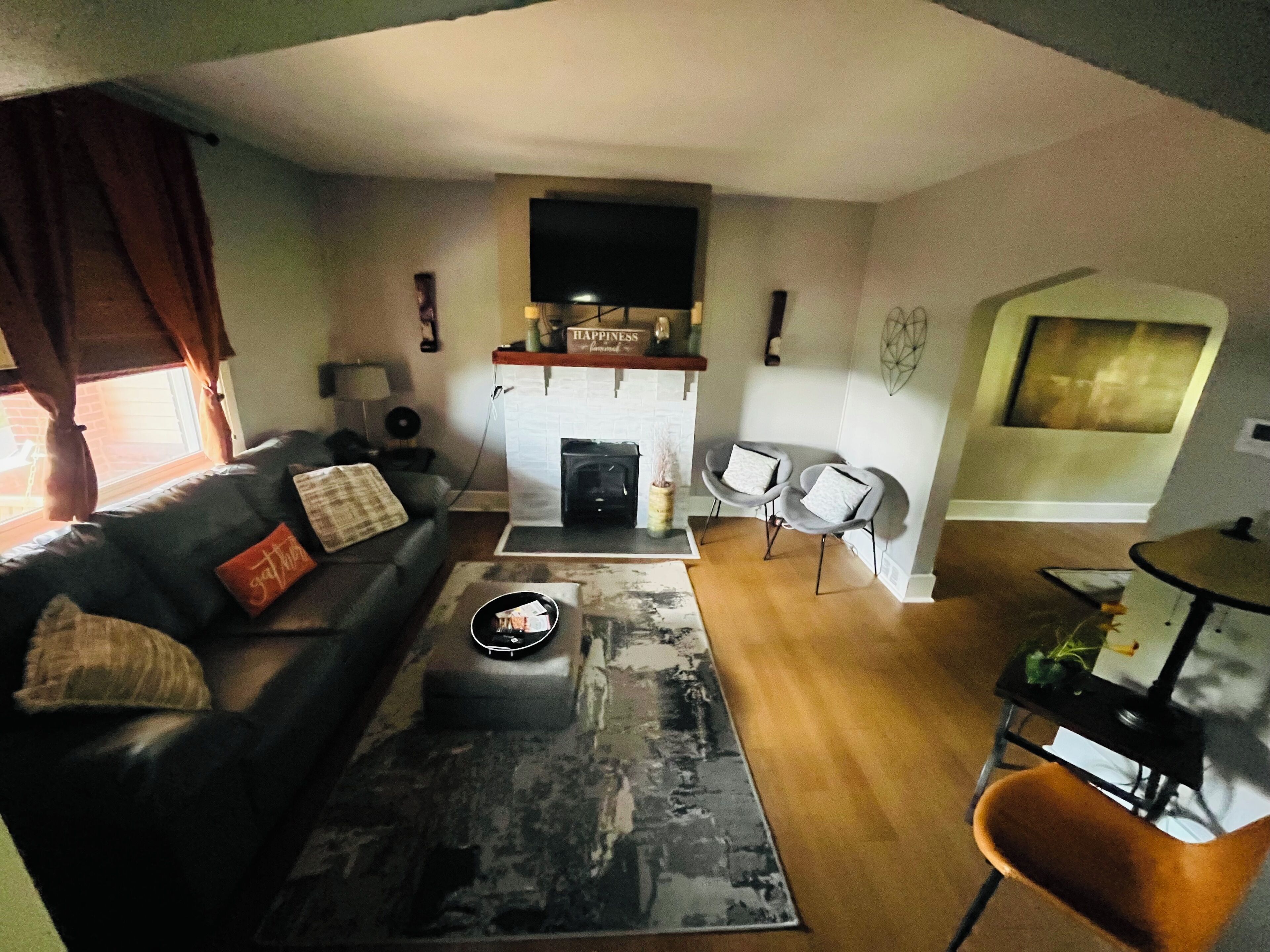 Smart TV, fireplace