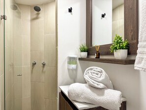 Towels, soap, toilet paper - Laureles: 2BR comfortable and quiet + workspace (Medellín)