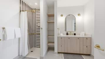 Luxury Apartment, Roll-in Shower, City View | Bathroom | Shower, free toiletries, hair dryer, towels