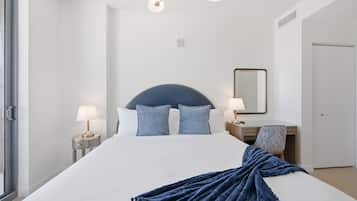 Luxury Apartment, 1 King Bed, City View | Premium bedding, pillowtop beds, desk, laptop workspace