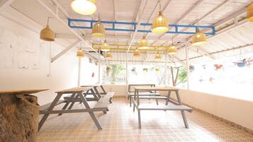 House | Outdoor dining