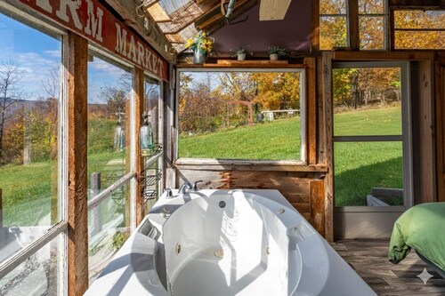Strange Catskills Glamp Barn from 1986 w. Hot Tub + Real Shower & Kitchen