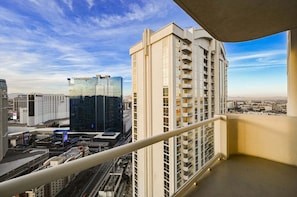 A high-rise building with a modern design, featuring multiple balconies and a glass facade. - SVS: PH Floor Strip View Balcony | Signature at MGM (Las Vegas)