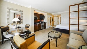 Interior - SVS: Strip View Balcony | Signature at MGM (Las Vegas)