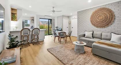 Riviera - Stylish Interiors, Sleeps 4, Walk to Beach