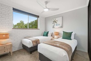 Room - Riviera - Stylish Interiors, Sleeps 4,  Walk to Beach (Coffs Harbour)
