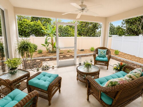 PRIME LOCATION !! Village of Largo-Walk to many areas ! Golf Cart also Included!
