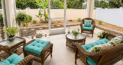 PRIME LOCATION !! Village of Largo-Walk to many areas ! Golf Cart also Included!