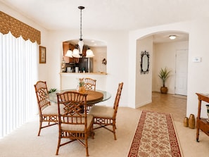 Dining - PRIME LOCATION !! Village of Largo-Walk to many areas ! Golf Cart also Included! (The Villages)