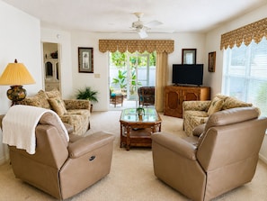 Living area - PRIME LOCATION !! Village of Largo-Walk to many areas ! Golf Cart also Included! (The Villages)