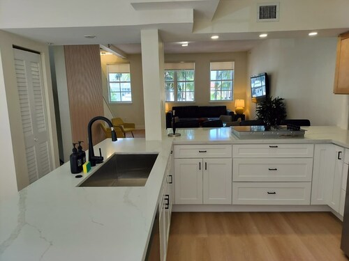 	Elite Beach Residence 2065 Hallandale Beach