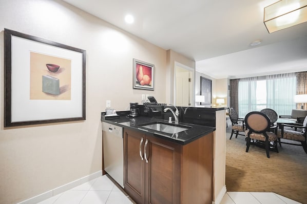 Interior - SVS: One Bedroom | Balcony | Signature at MGM (Las Vegas)