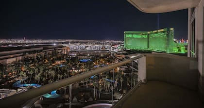 SVS: One Bedroom | Balcony | Signature at MGM