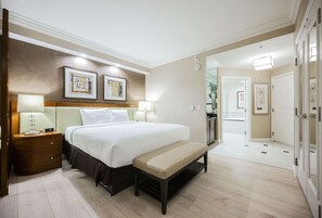 Room - SVS: Strip View Studio | Resort Pool & Gym | Signature at MGM (Las Vegas)