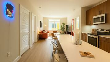 Fridge, microwave, oven, dishwasher