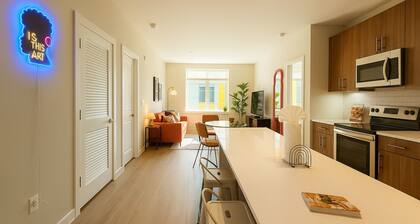 Colorful Designer 2BR with Pool & Gym