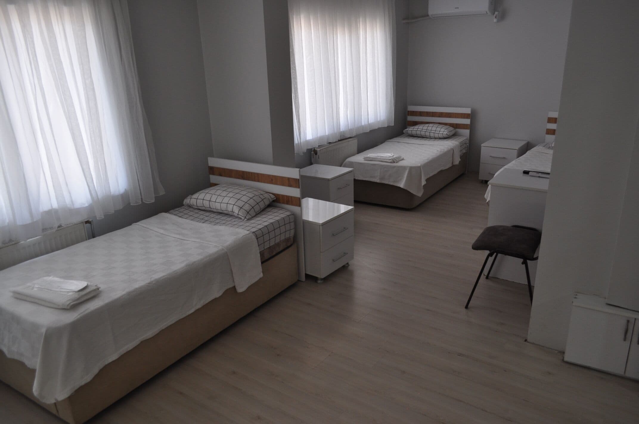 Classic Quadruple Room | Desk, soundproofing, free WiFi, bed sheets