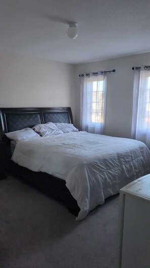2 bedrooms, Internet - Affordable GTA stay during FIFA 2026 (Clarington)