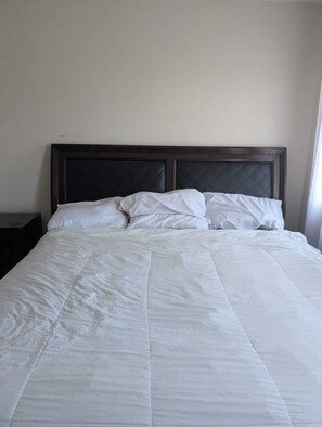 2 bedrooms, Internet - Affordable GTA stay during FIFA 2026 (Clarington)