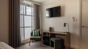 Room, 1 King Bed, Private Bathroom | Desk, iron/ironing board, free WiFi, bed sheets