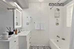 Bathroom - Sunlit Fremont 3BR Mountain Views + Hot Tub (Seattle)