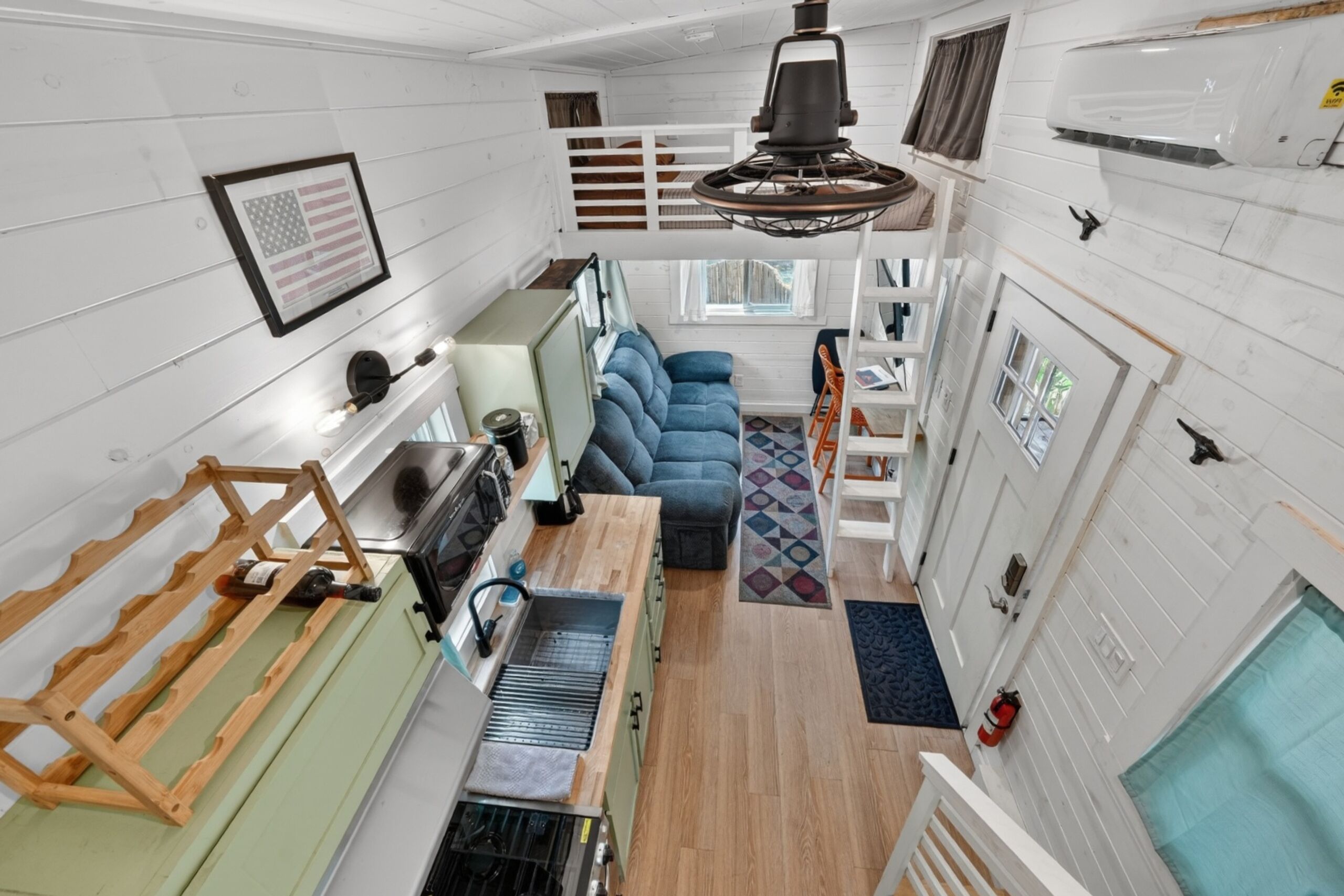 Smart TV, fireplace, stereo