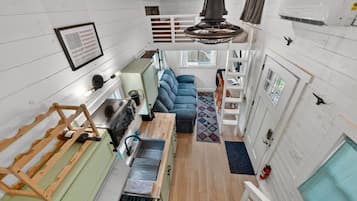 Smart TV, fireplace, stereo