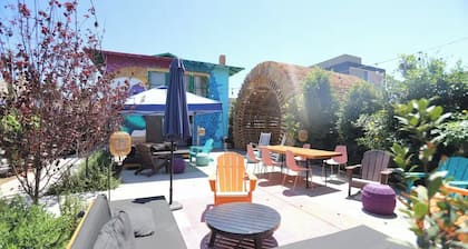 Contemporary Studio in DTPH with Pool