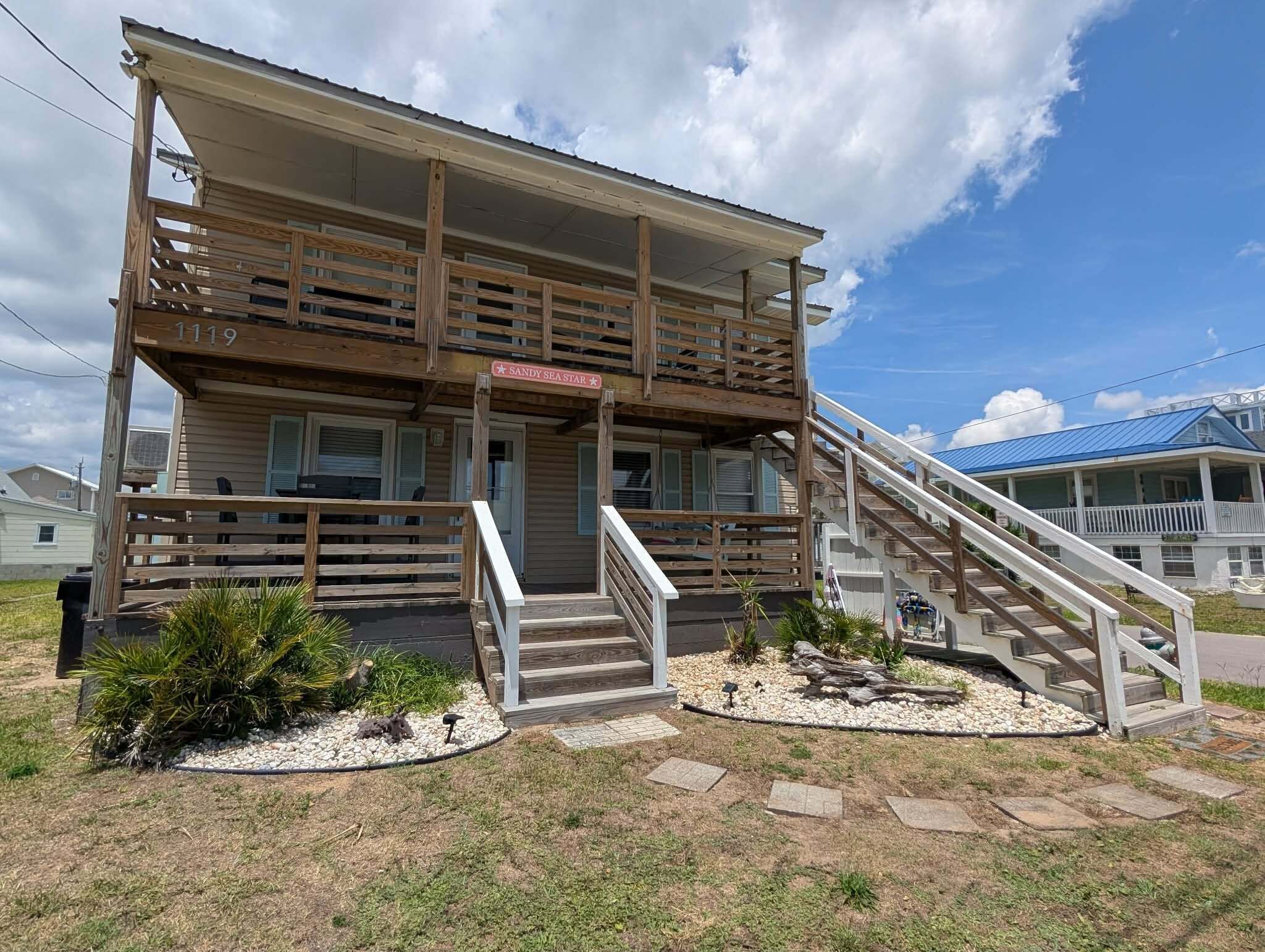 The Lookout=Upstairs
The Dunes= Downstairs
Outdoor shower right of the stairs.