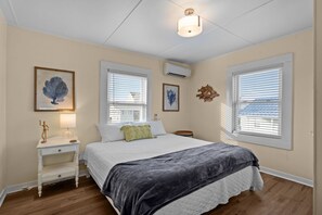 Room - The Lookout at Sandy Sea Star: 2 Bdrm Upper Unit Near Beach Access (Carolina Beach)