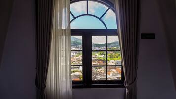 Family Double Room, Balcony, Hill View | Interior