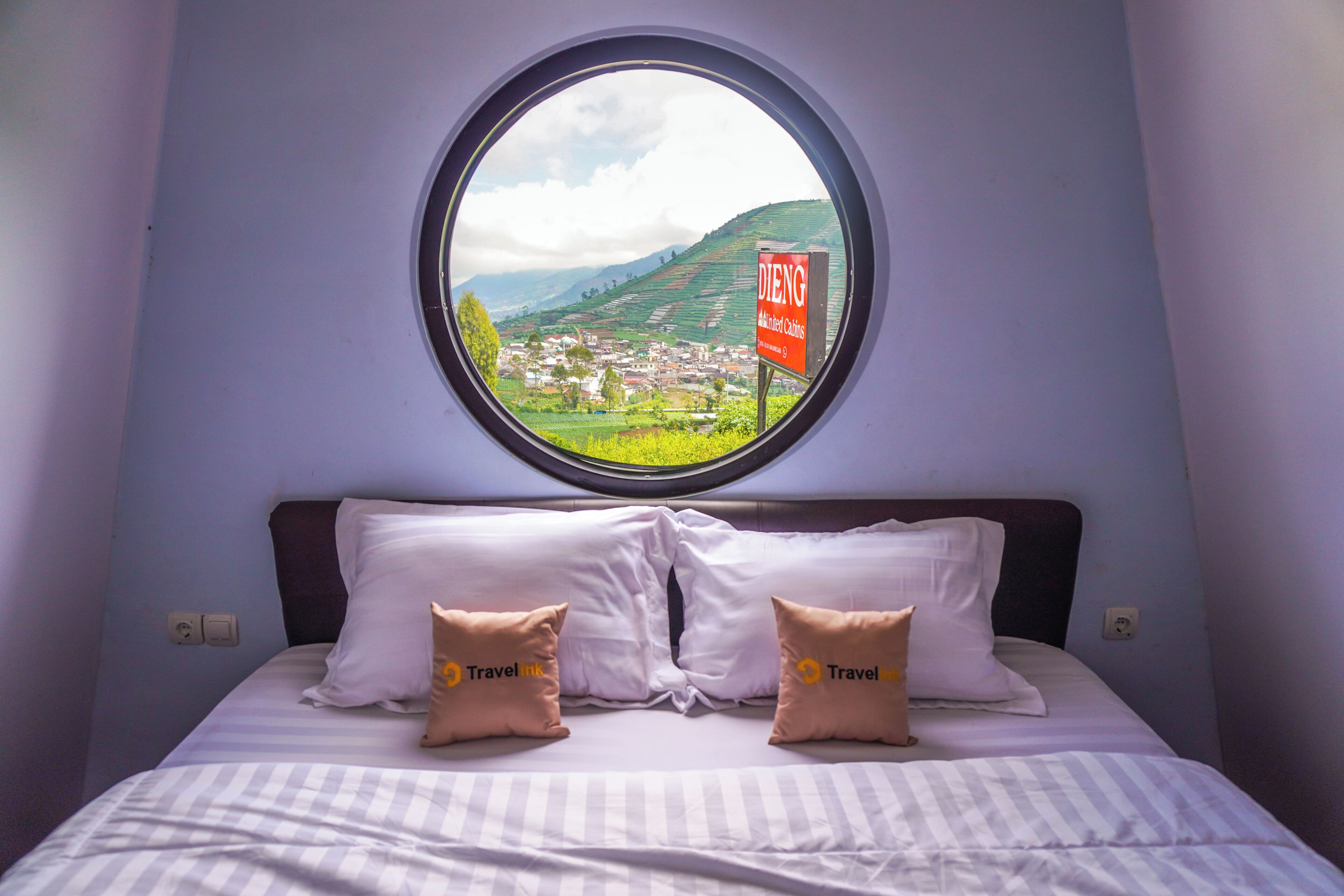 Chambre Double Familiale, balcon, vue colline