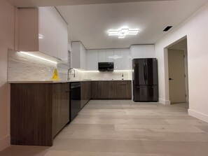 Private kitchen - luxury cozy apartment for couples only (Hallandale Beach)