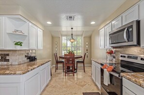 Private kitchen - Luxury Phoenix Oasis • Private Pool • Mountain Views • Fast Wi-Fi (Phoenix)