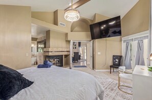 Iron/ironing board, WiFi, bed sheets - Luxury Phoenix Oasis • Private Pool • Mountain Views • Fast Wi-Fi (Phoenix)