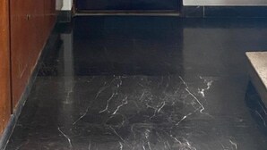 A dark wooden door with a handle, a ceiling light fixture, and a marble floor. - Del Valle Norte, just steps from the WTC, on the ground floor. (Ciudad de México)