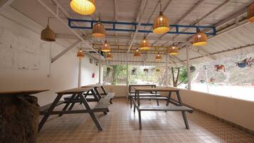 House | Outdoor dining