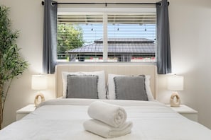 3 Schlafzimmer, Schreibtisch, Bügeleisen/Bügelbrett, kostenloses WLAN