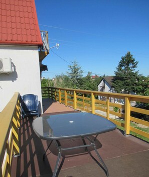 Outdoor dining - Holiday home with pool and air conditioning (Csopak)