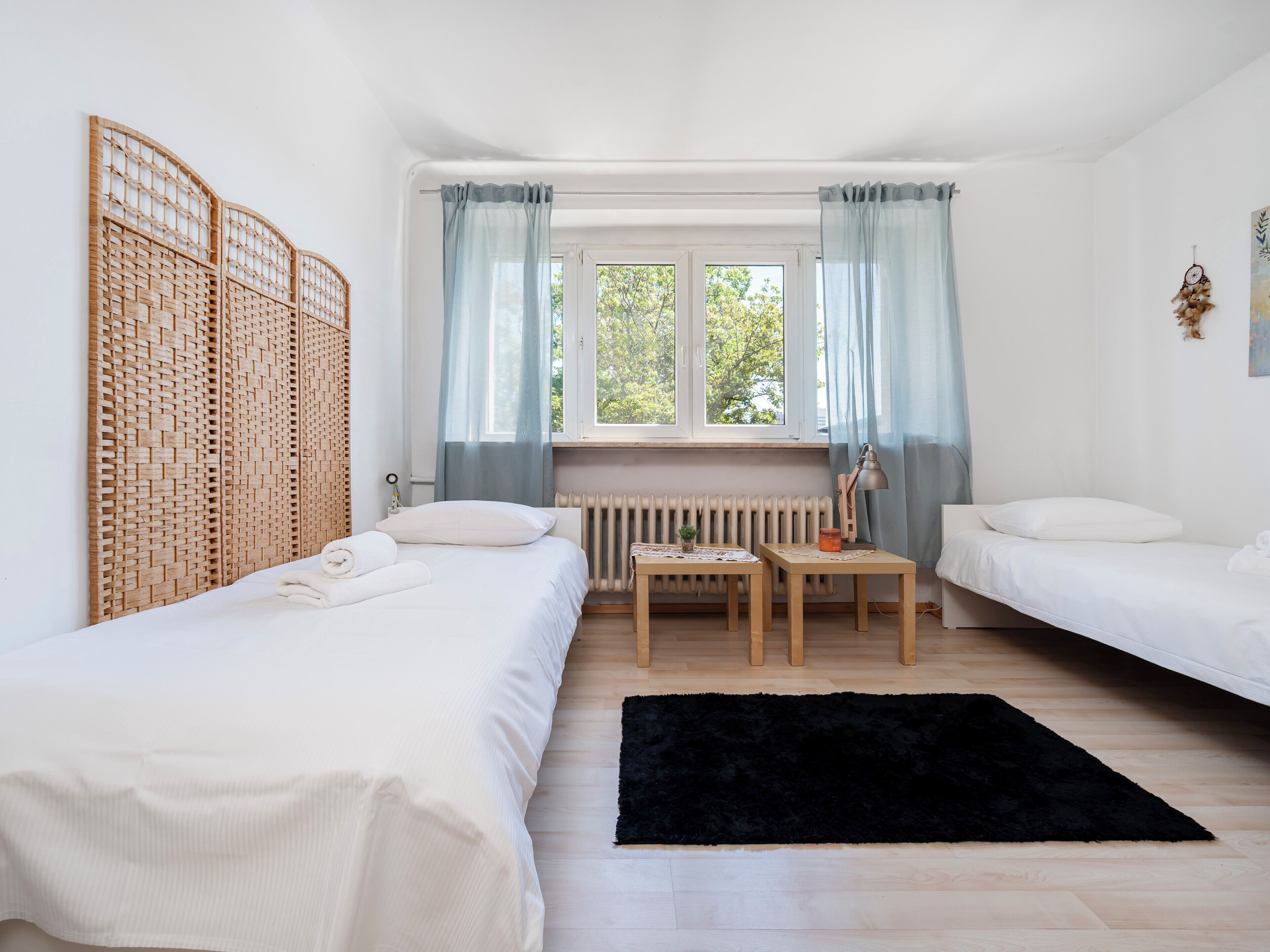 Strykjärn/strykbräda och sängkläder