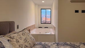Comfort Apartment, City View | Langsir/tirai gelap terus, seterika/papan seterika, Wi-fi percuma 