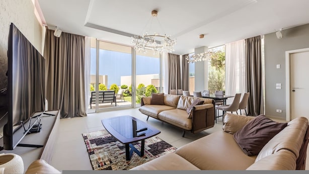 Room - Luxe Green Coast Villa Jacuzzi Free Buggy (Himarë)