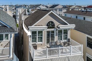 Outdoor dining - Gold Coast 3BR Condo w/ Rooftop Deck & Garage,Sleeps 8 (Ocean City)