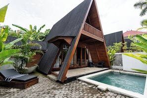 A modern house with a pool, wooden deck, and a lounge chair. - Tropical 1BR Loft Canggu Private Pool (Kabupaten Badung,)